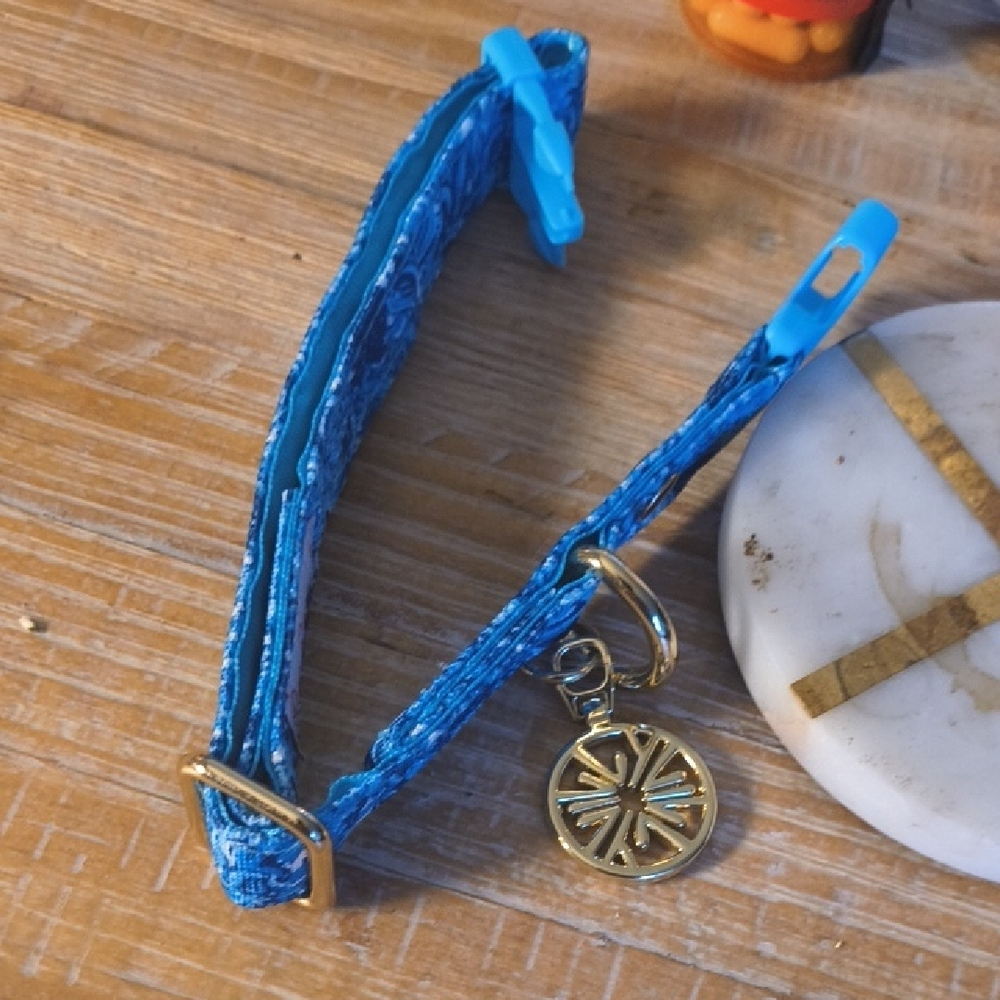 Lilly Pulitzer Blue Patterned Strap - Picture 2 of 2